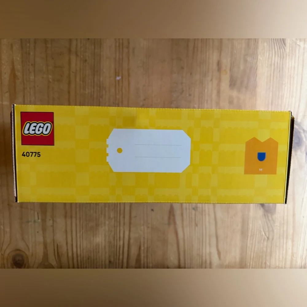 Lego Castle Micro Build Set in Black, Red, Gray, White, Green, Blue, Yellow - Picture 2 of 5